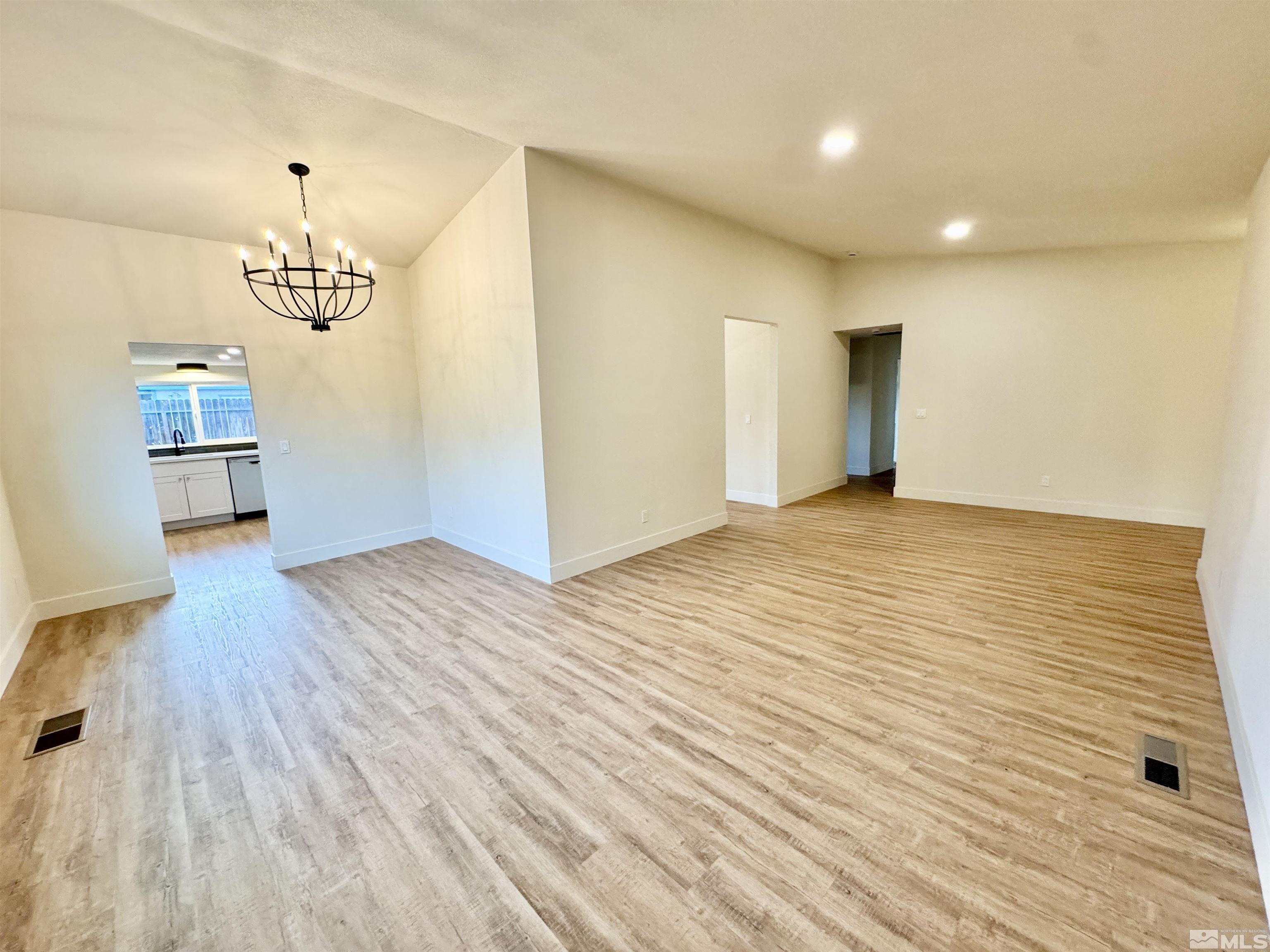 2380 Woodcrest Ln Property Photo 4