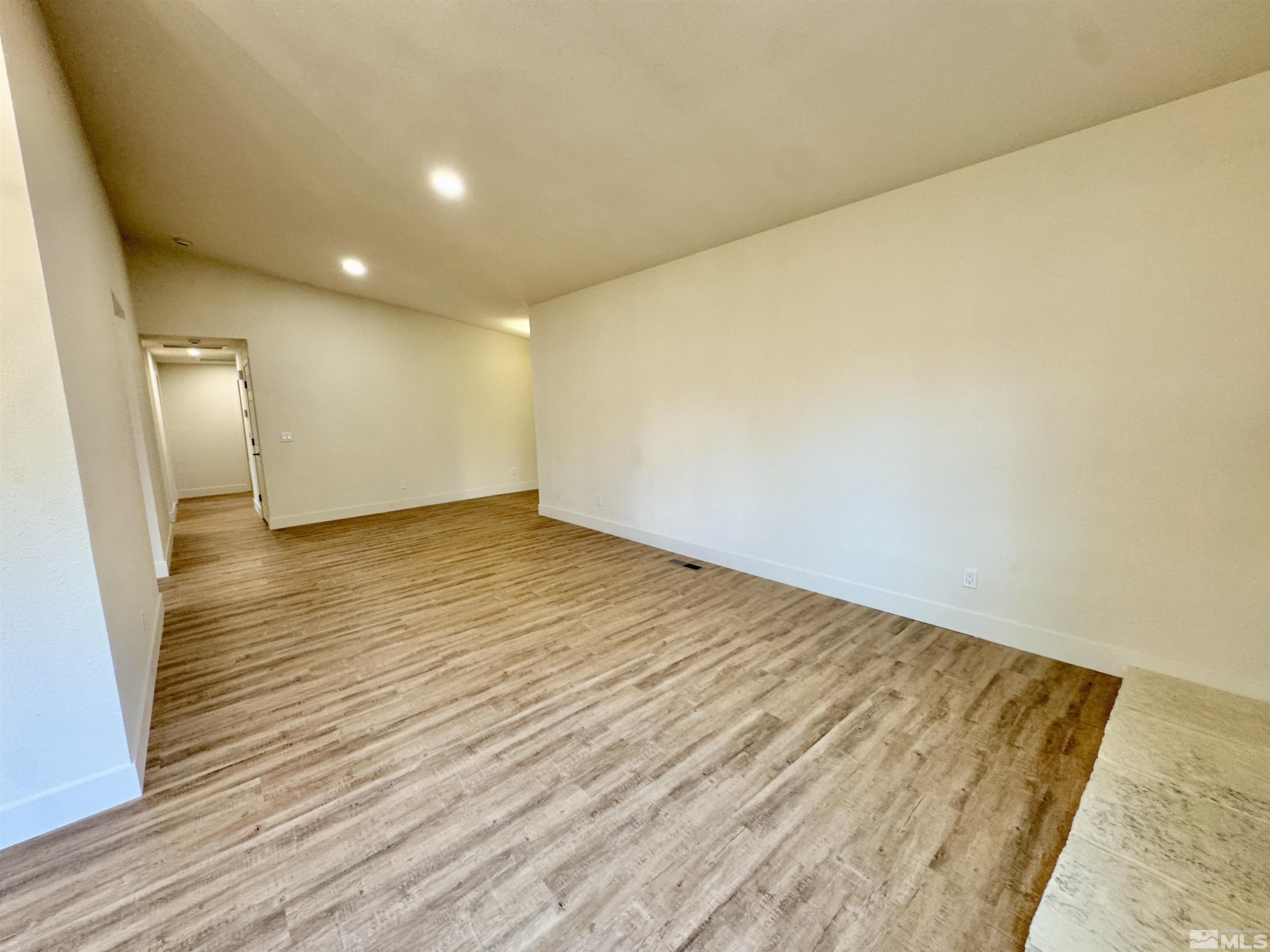 2380 Woodcrest Ln Property Photo 5