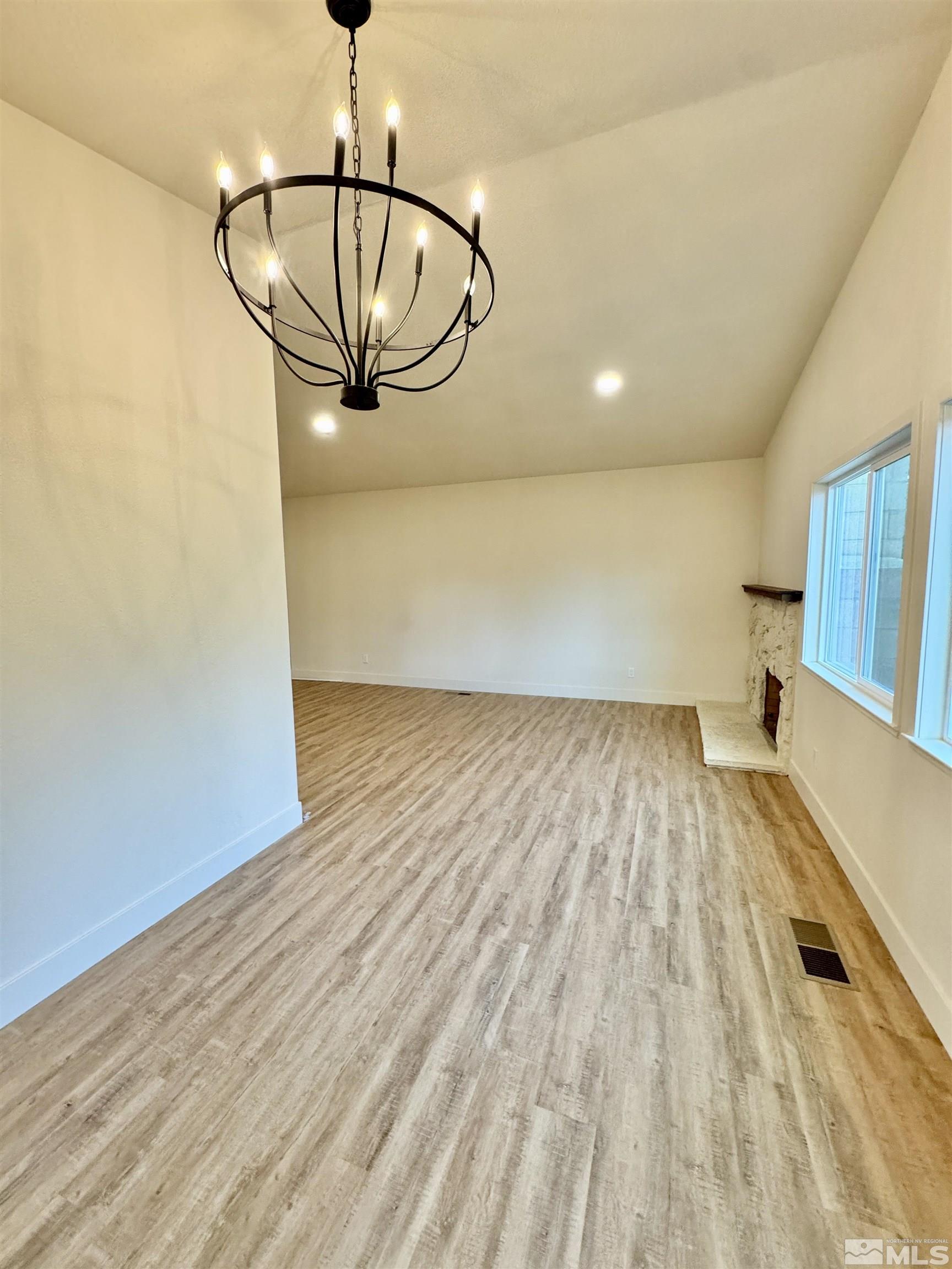 2380 Woodcrest Ln Property Photo 6