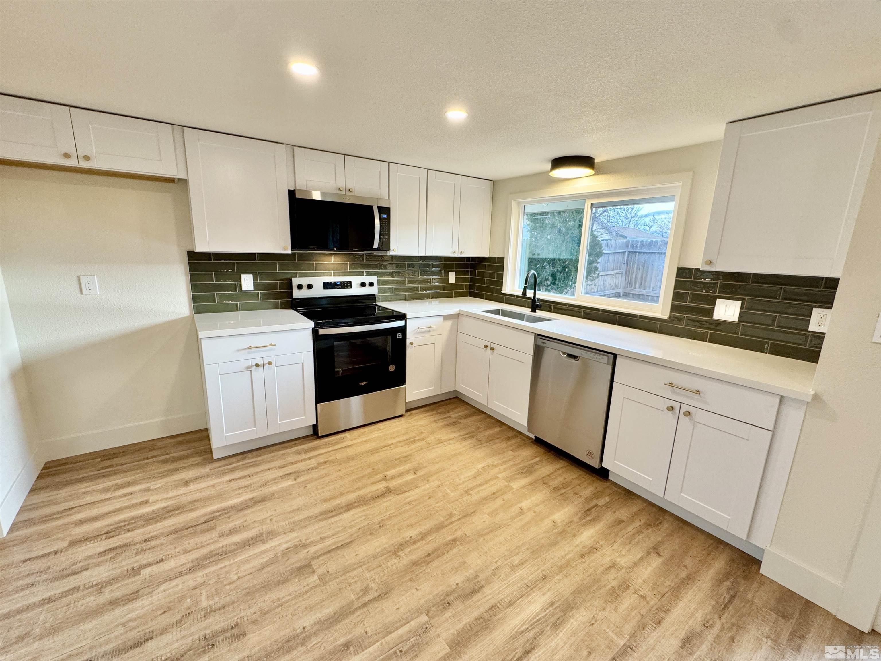 2380 Woodcrest Ln Property Photo 8