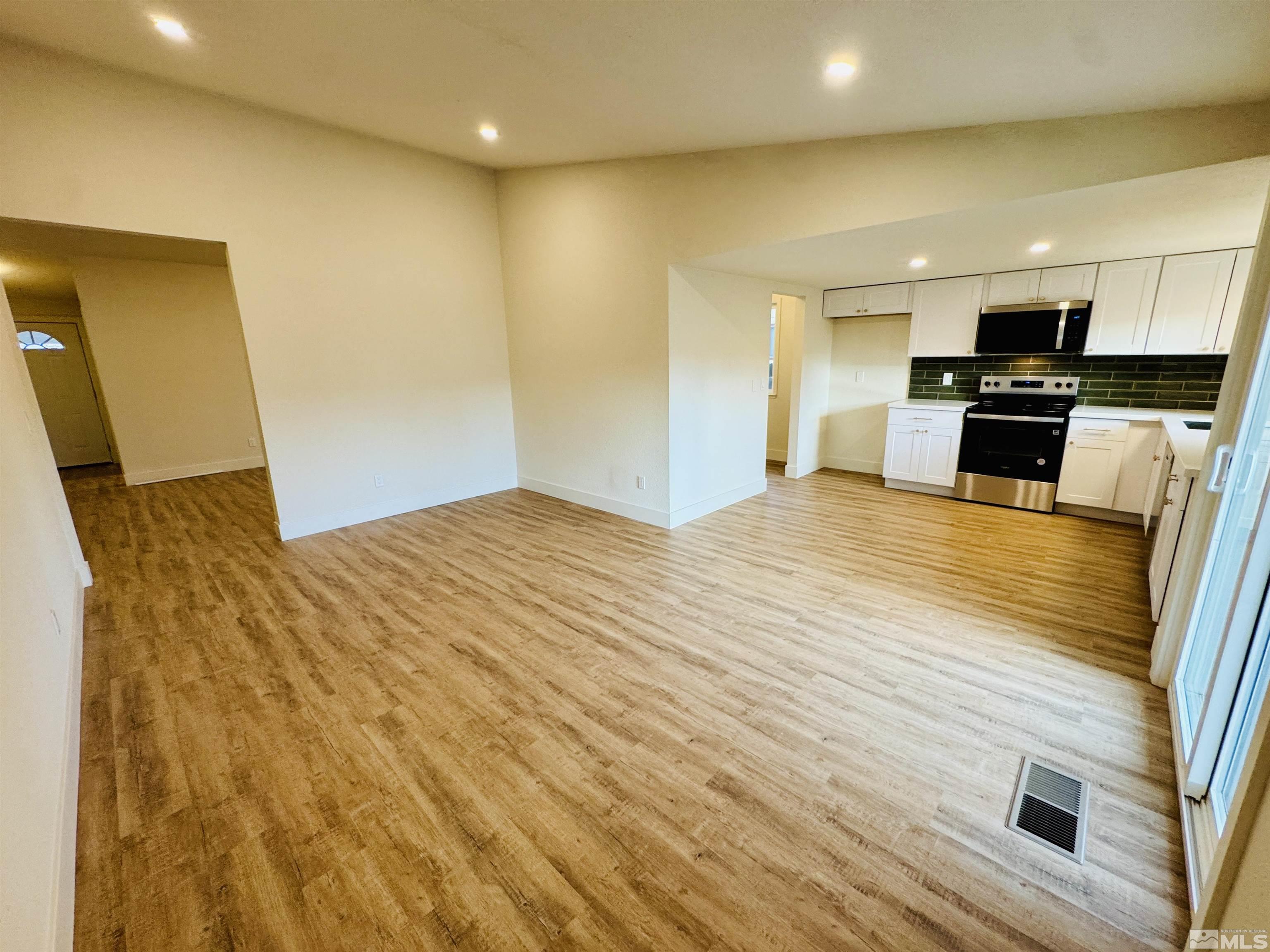 2380 Woodcrest Ln Property Photo 10