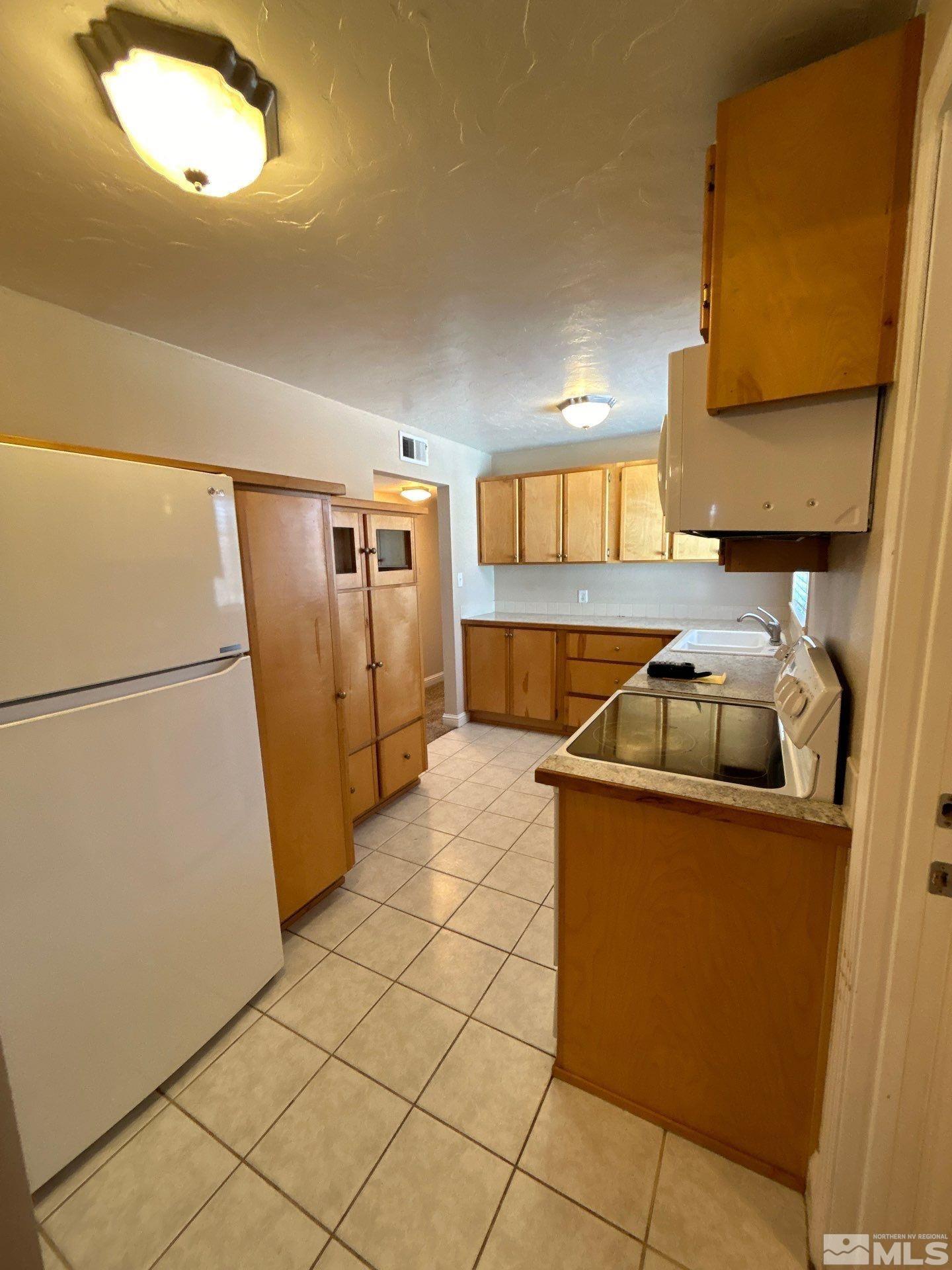 1675 Harvard Way Property Photo 3