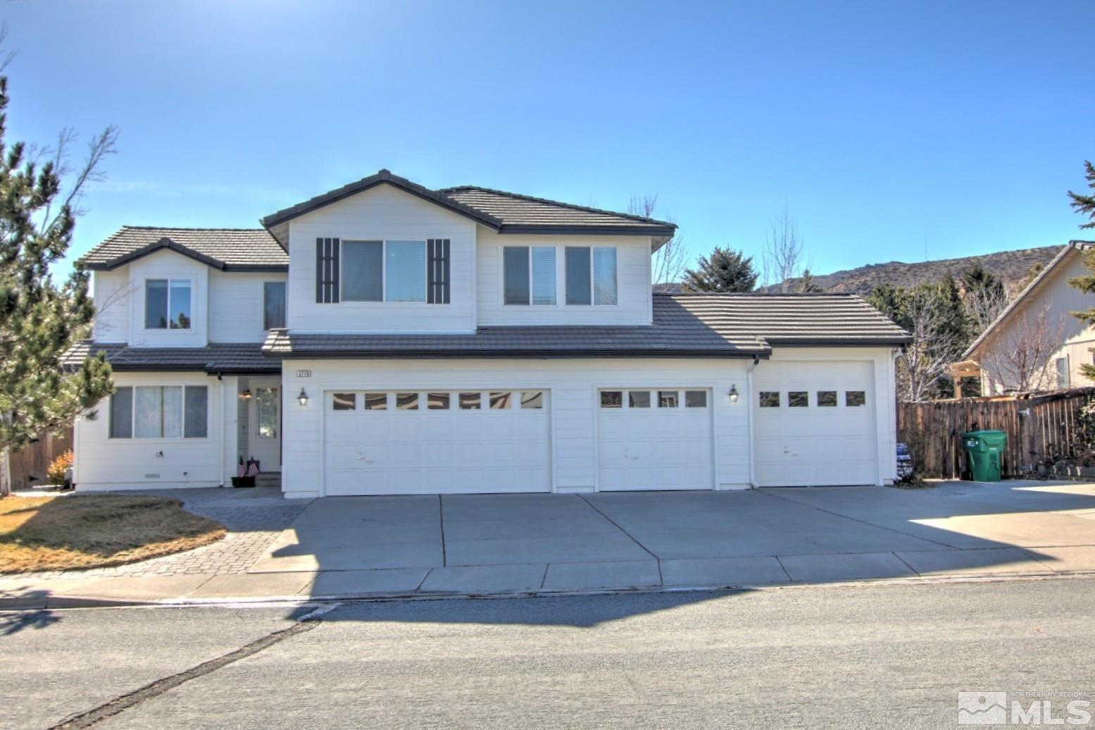 3776 Bellingham Dr Property Photo 2