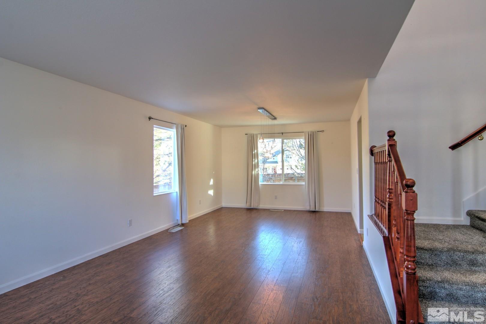 3776 Bellingham Dr Property Photo 3