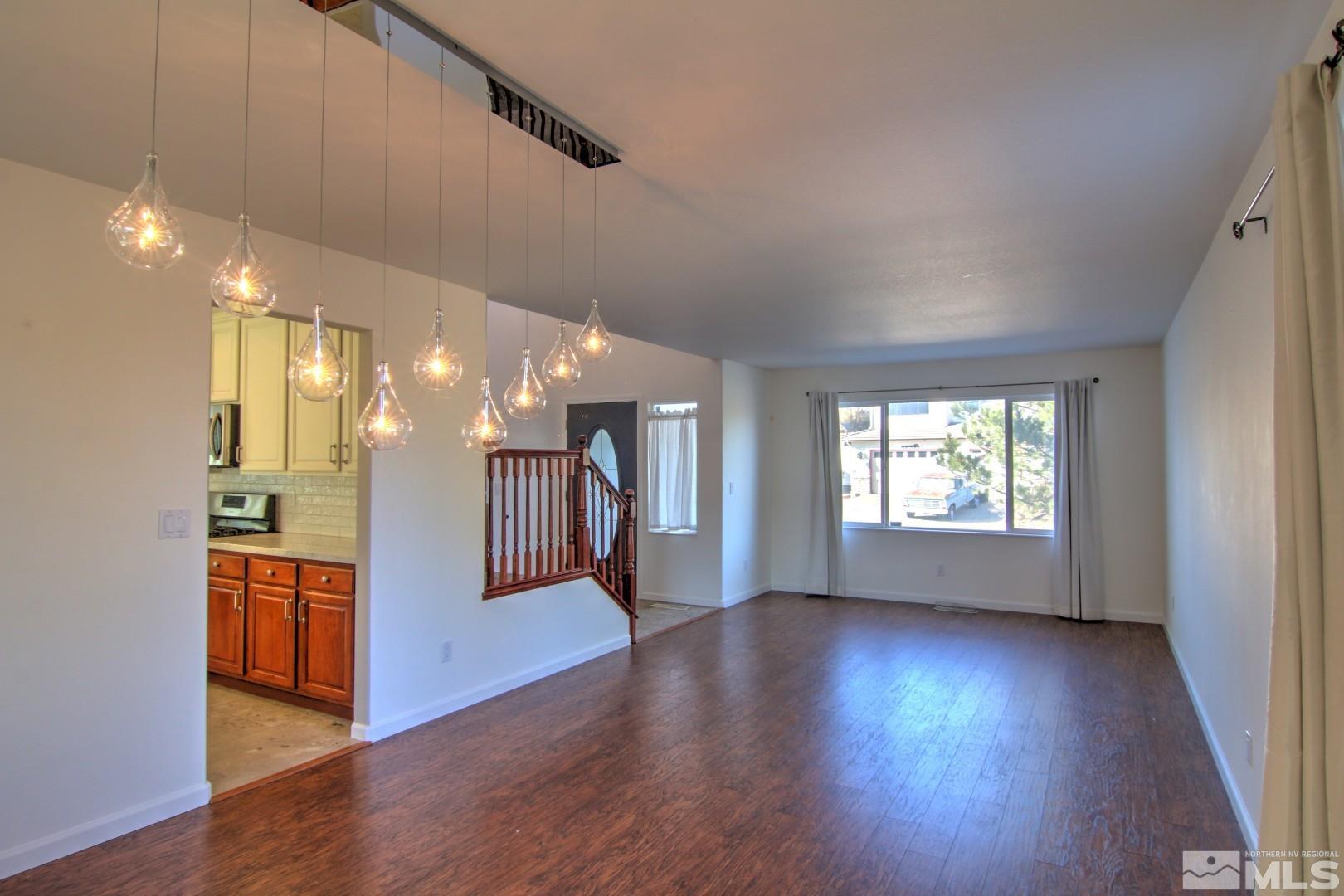 3776 Bellingham Dr Property Photo 4