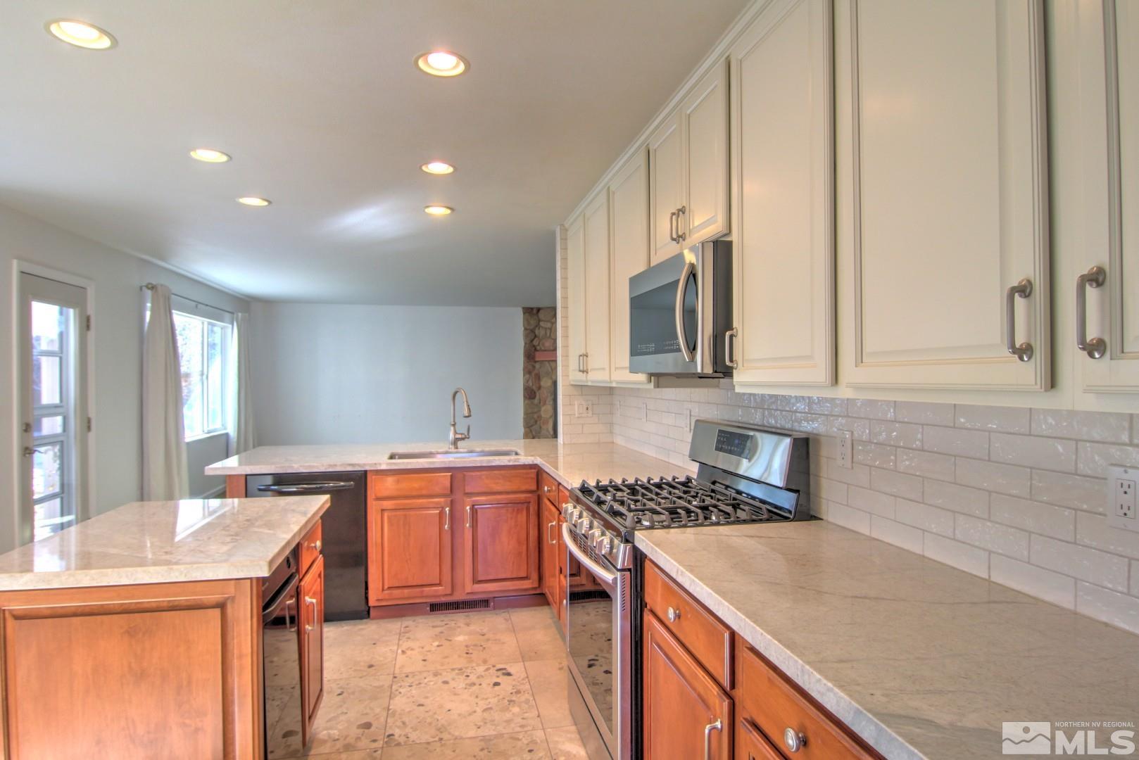 3776 Bellingham Dr Property Photo 5