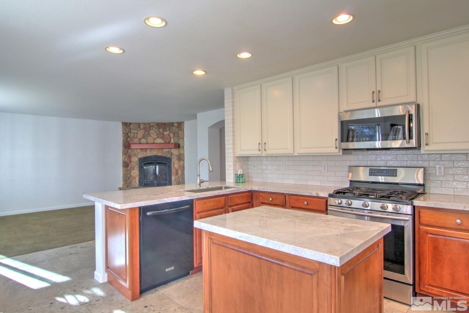 3776 Bellingham Dr Property Photo 6