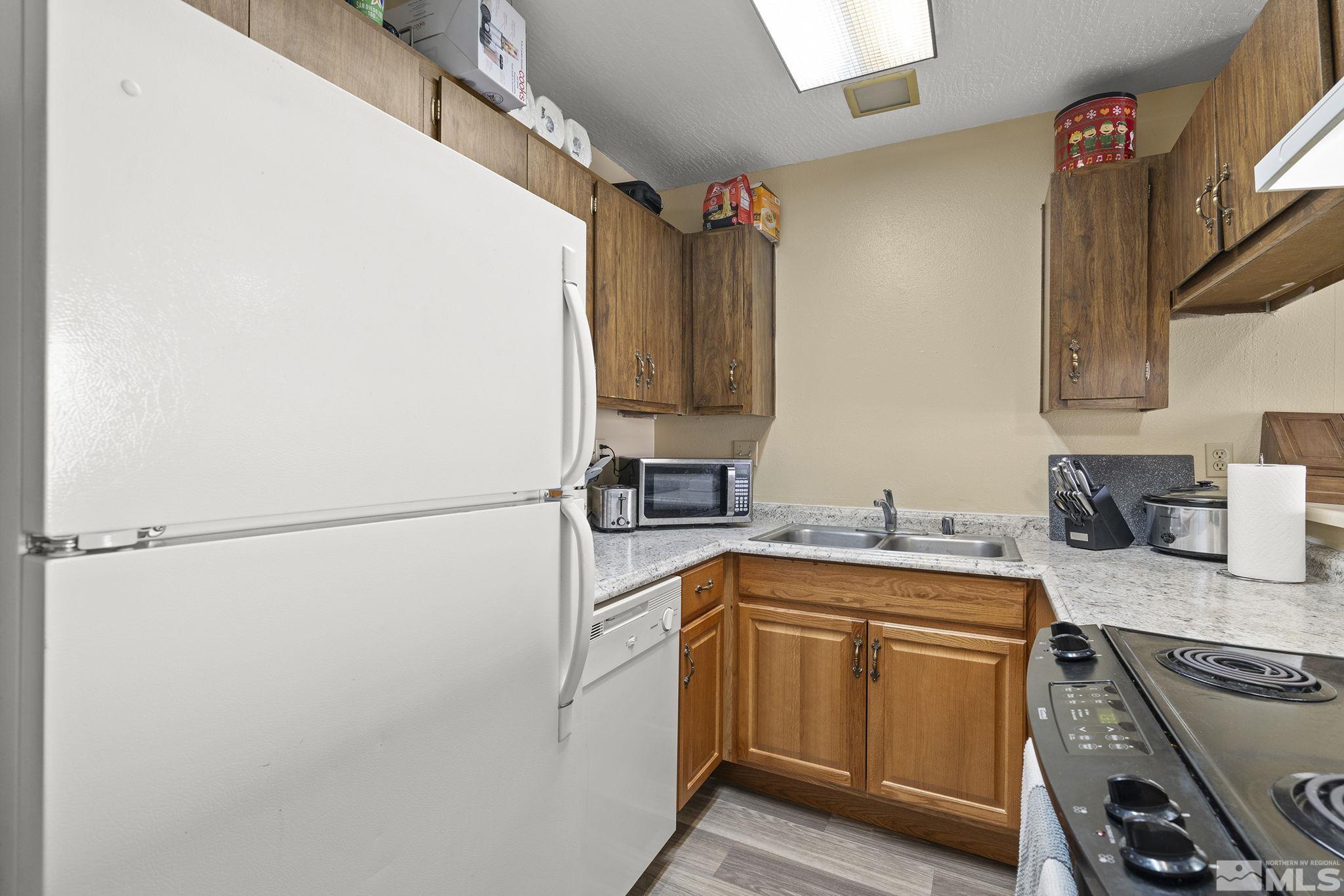 2555 Clear Acre Ln Property Photo 2