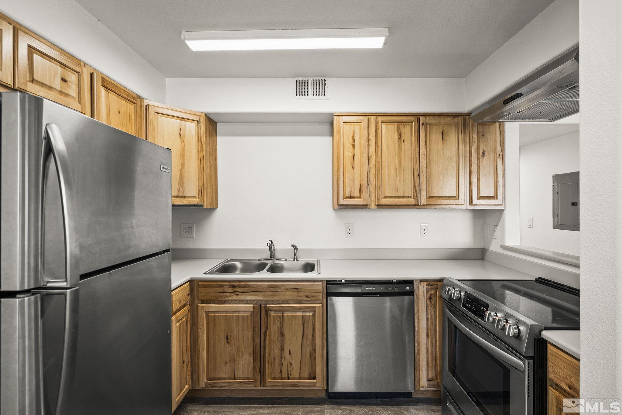 15 Gentry Way 12 Units Property Photo 14