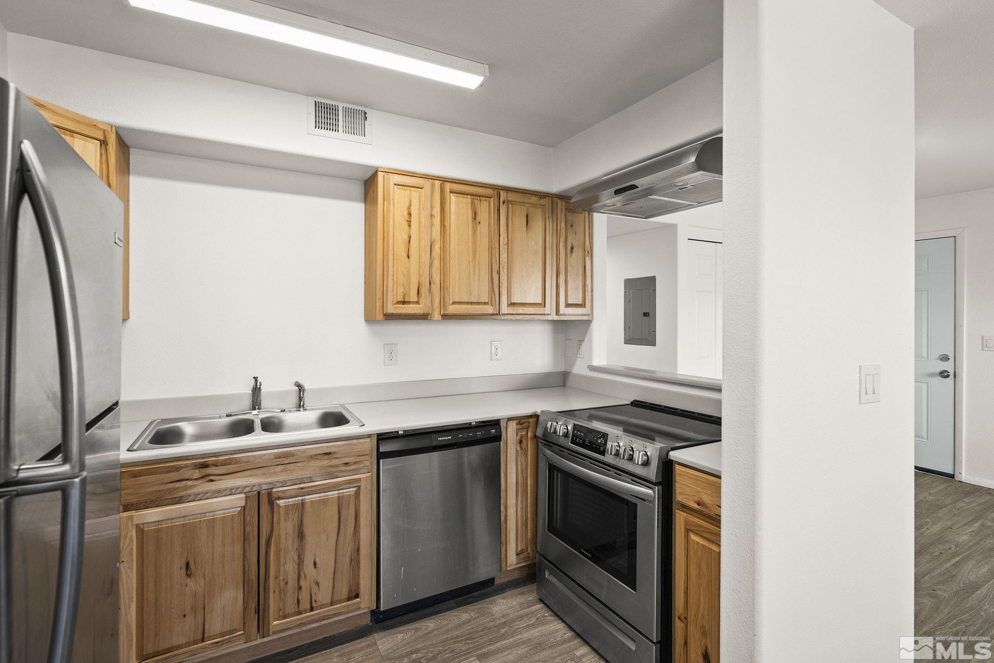 15 Gentry Way 12 Units Property Photo 15
