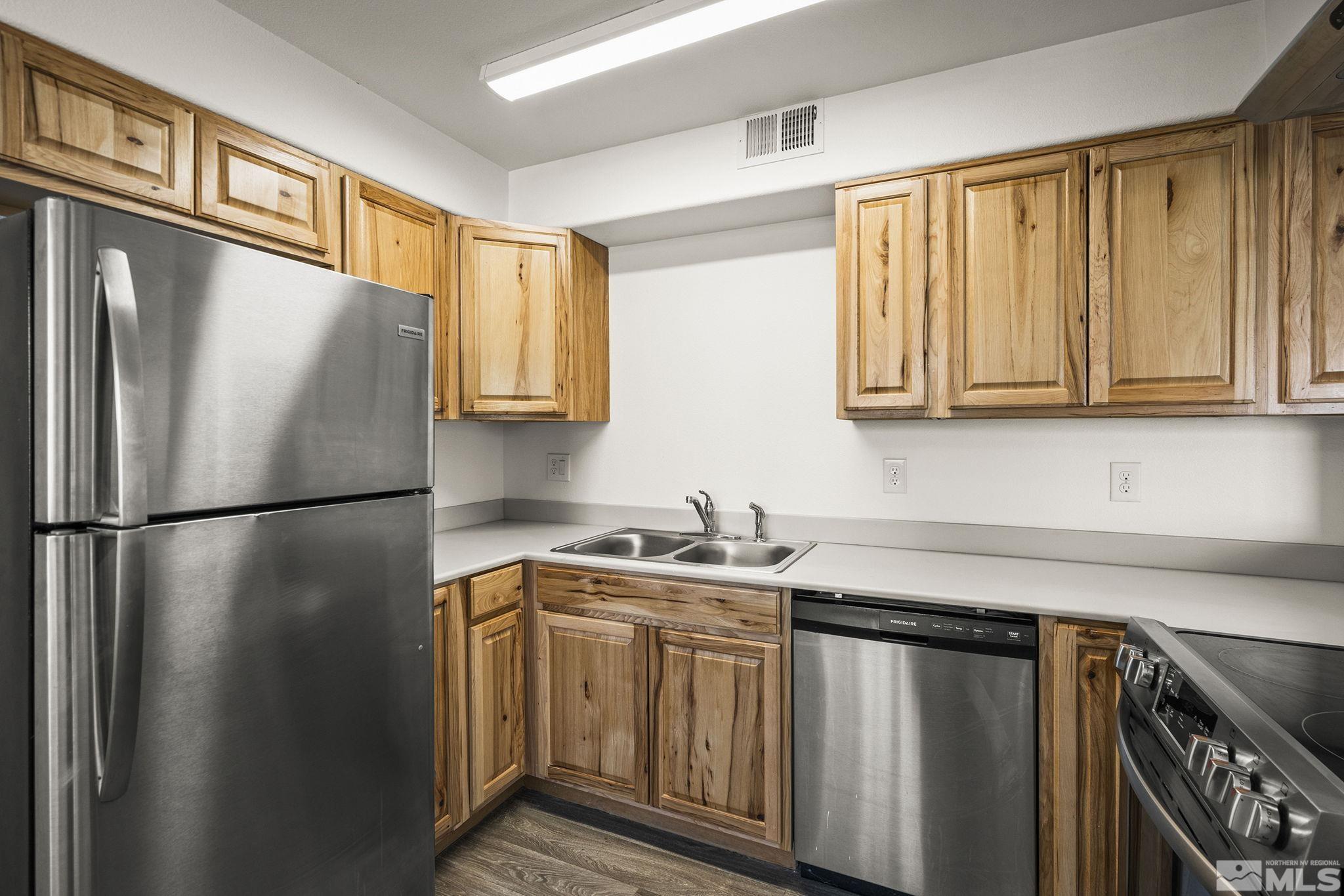 15 Gentry Way 12 Units Property Photo 16