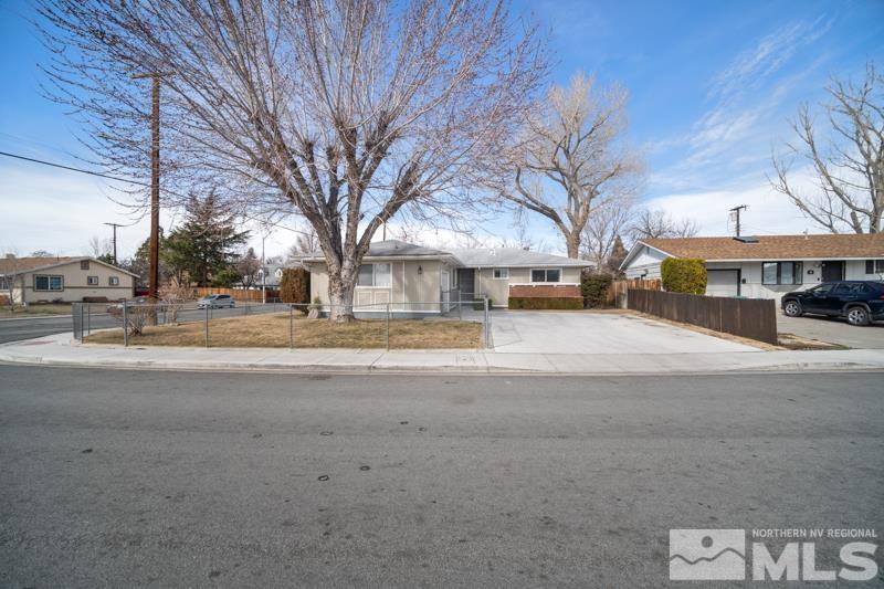 2 E Devere Way Property Photo 1