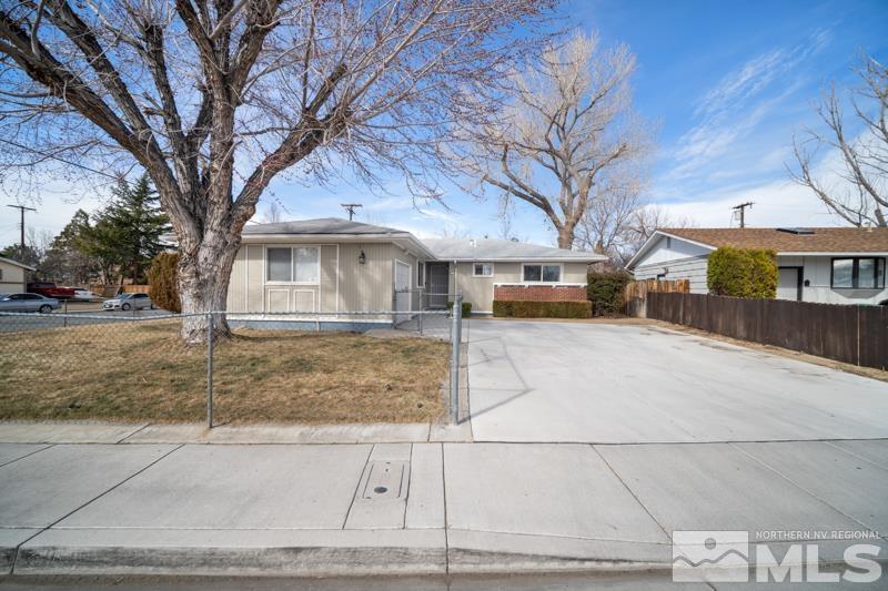 2 E Devere Way Property Photo 2