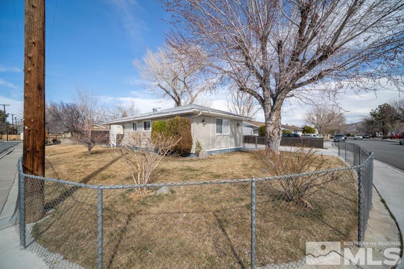 2 E Devere Way Property Photo 4
