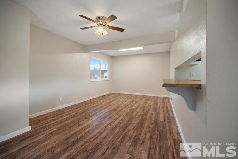 2 E Devere Way Property Photo 11