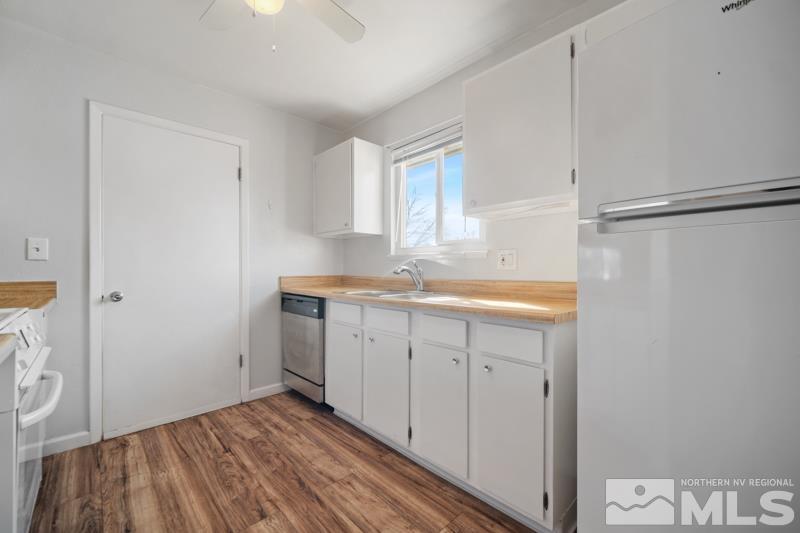 2 E Devere Way Property Photo 13