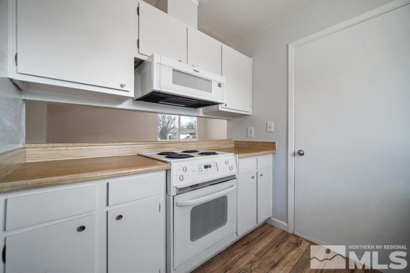 2 E Devere Way Property Photo 15