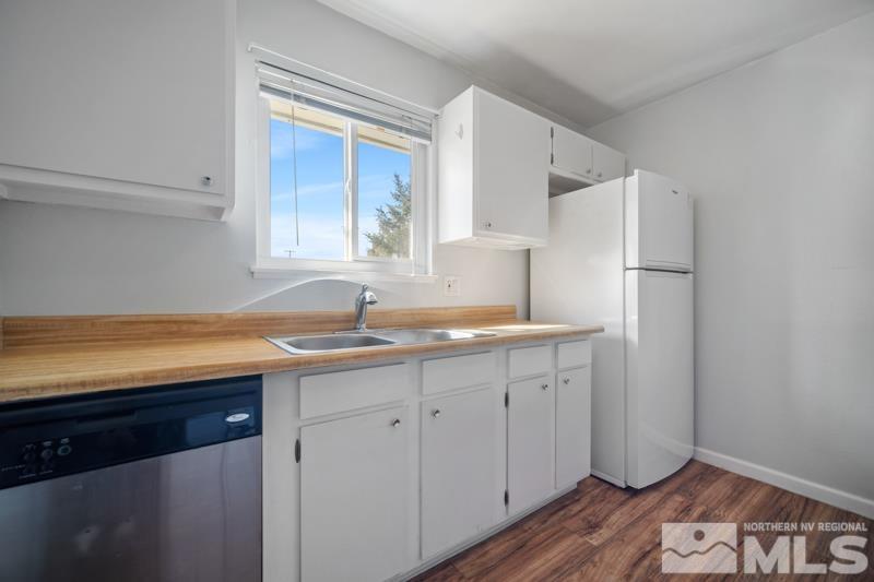 2 E Devere Way Property Photo 16
