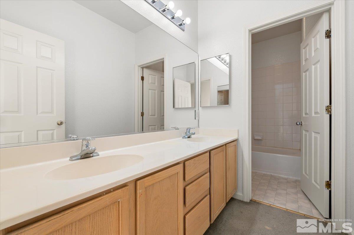 2081 Red Leaf Ct. Property Photo 5