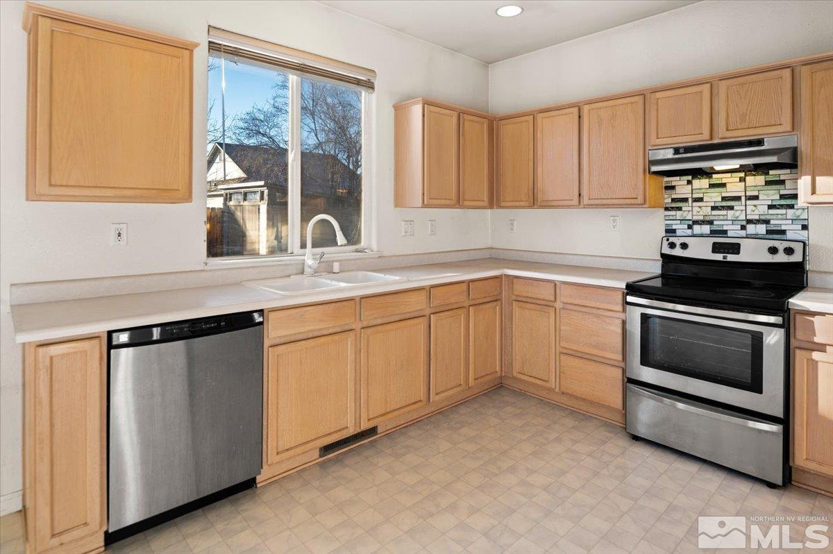 2081 Red Leaf Ct. Property Photo 12