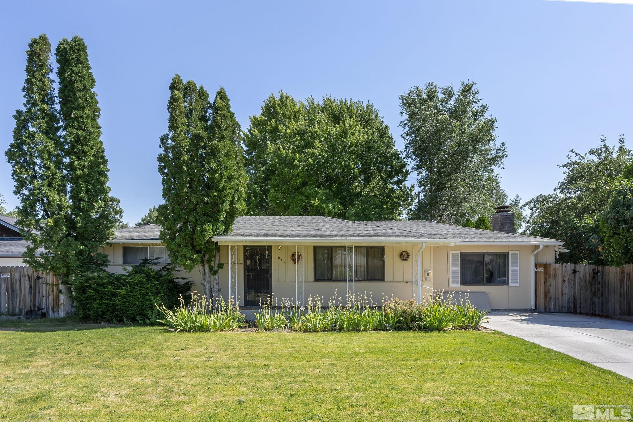 635 W Long St Property Photo