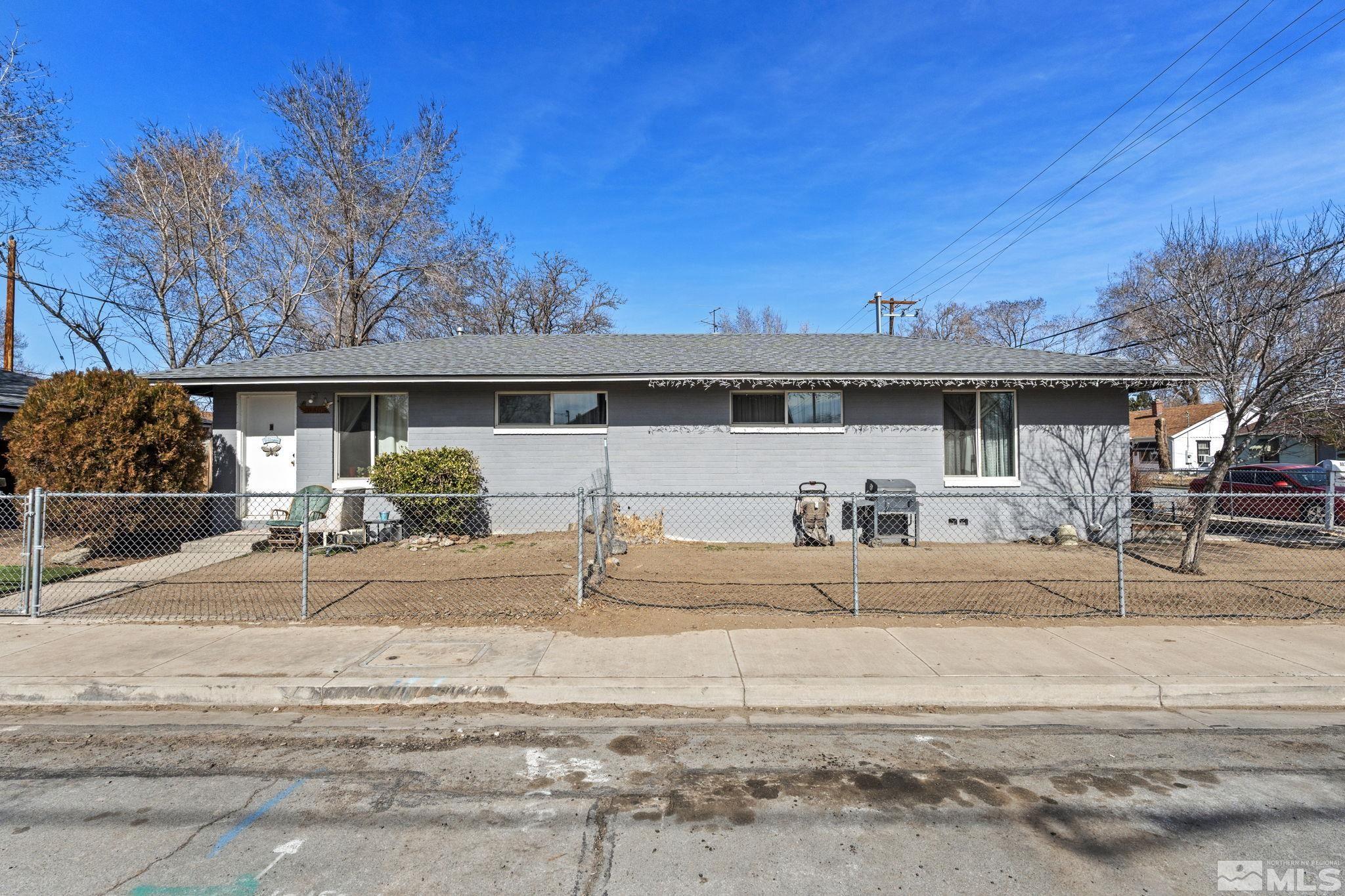 803 10th St Property Photo 1