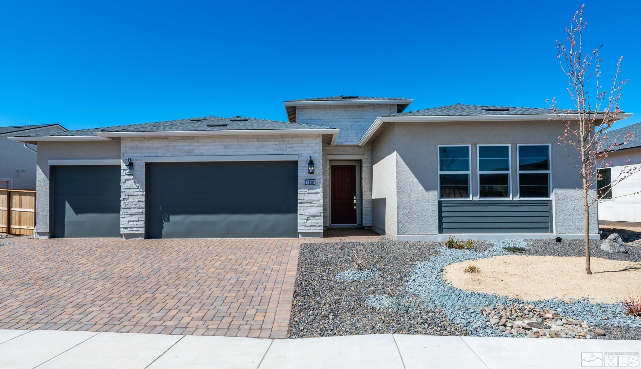 7439 Hoback Dr Property Photo 1