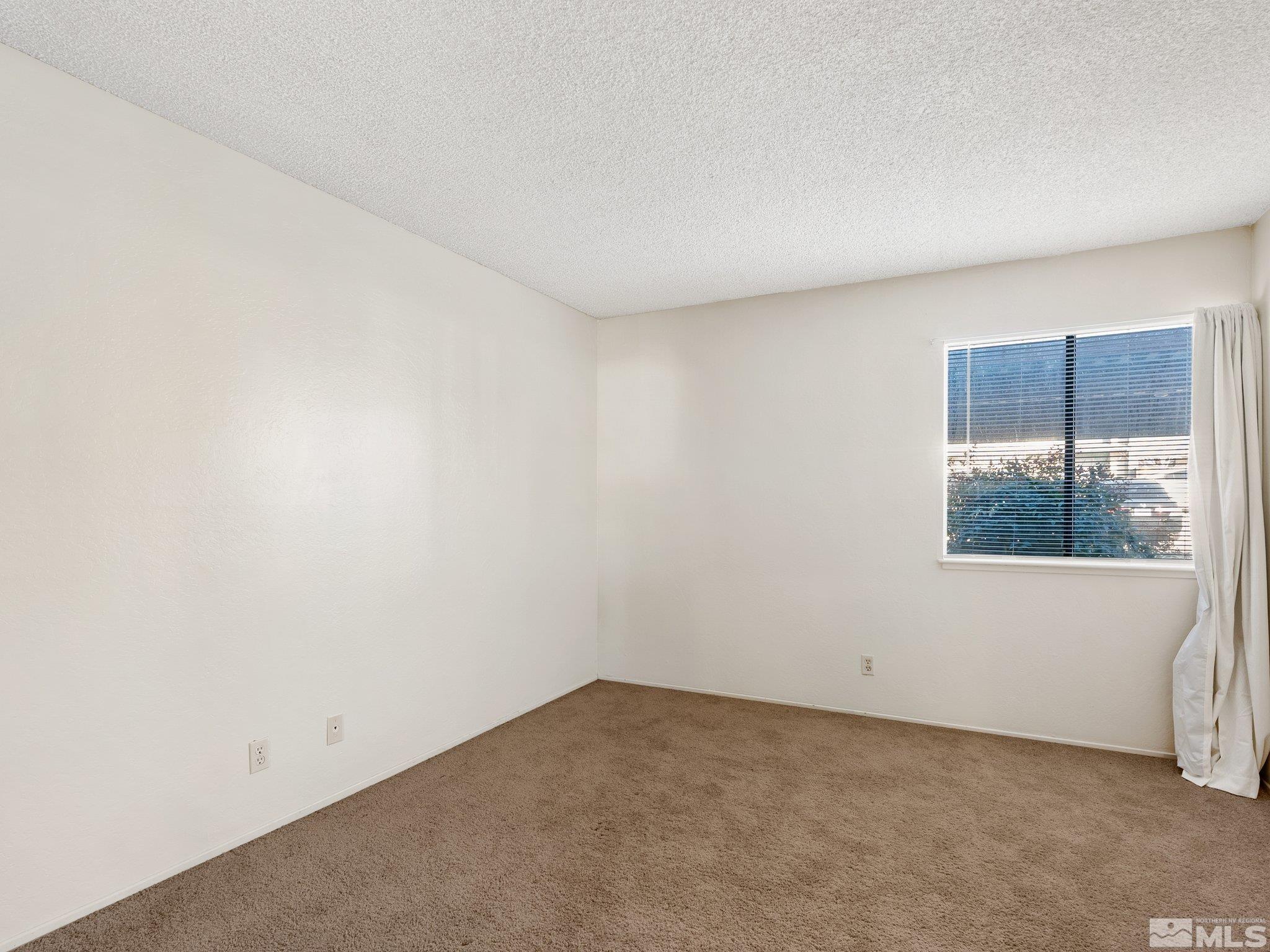 2955 Lakeside Dr 112 Property Photo 7