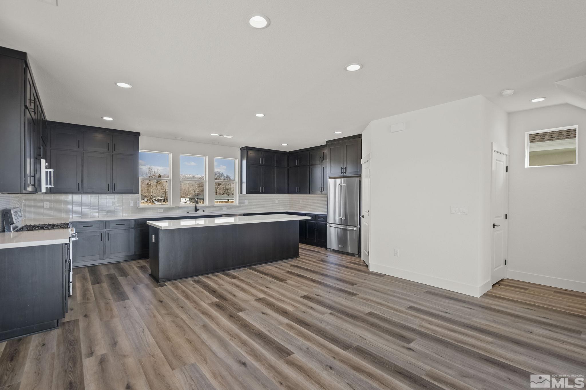 1212 Grove Street Property Photo 4