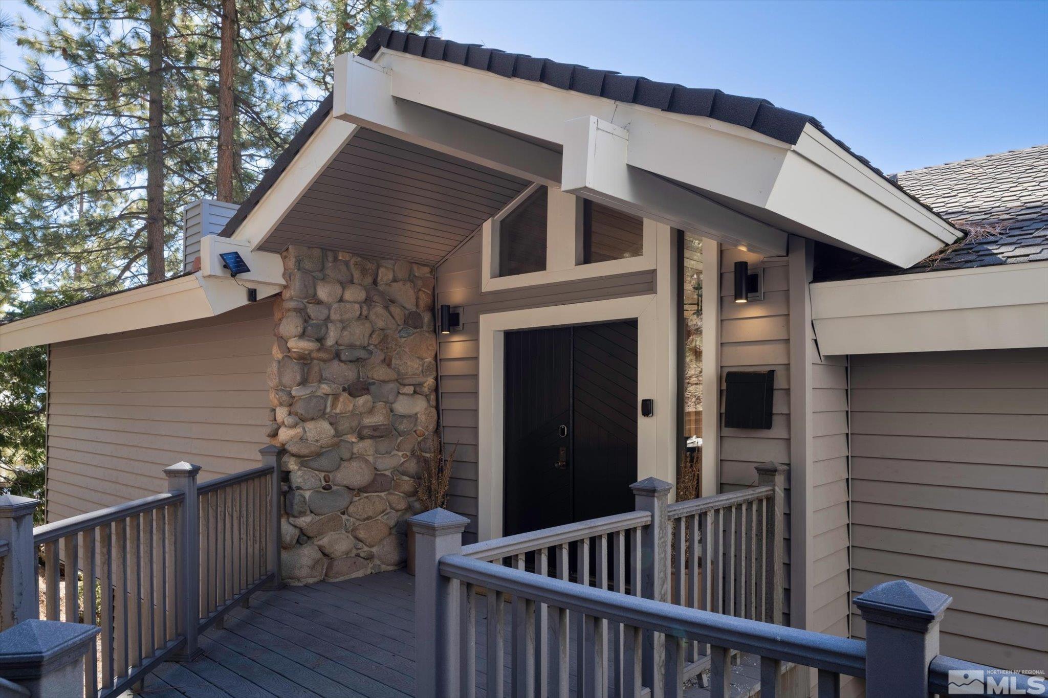 1354 Winding Way Property Photo 3