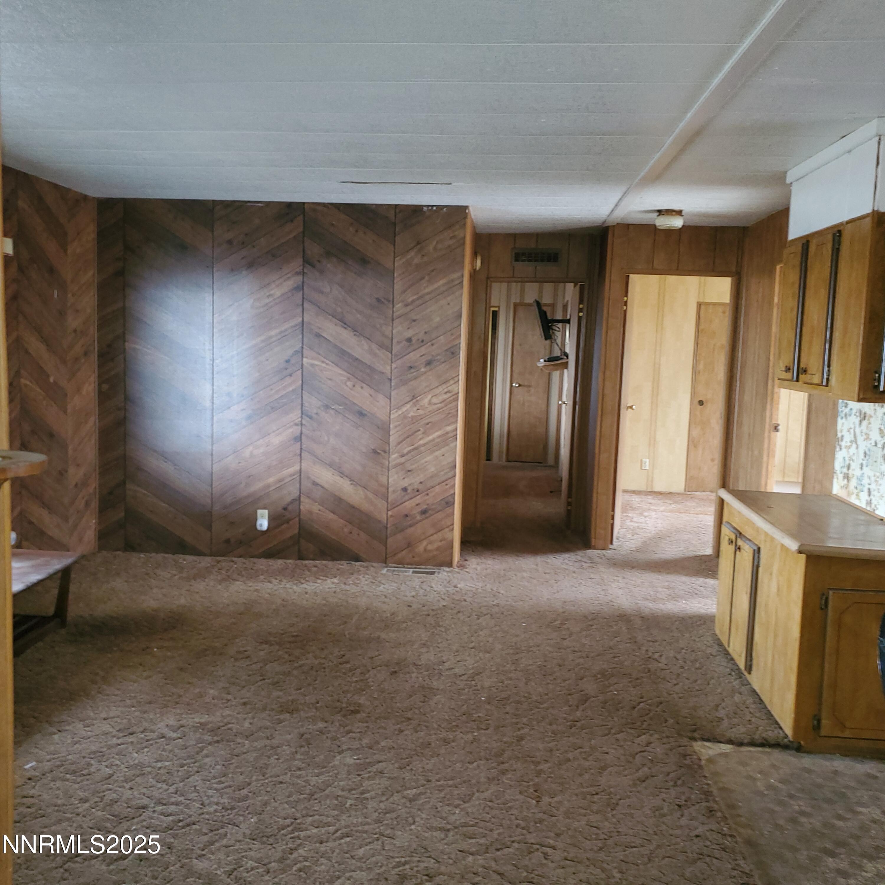 414 Cottonwood Drive Property Photo 3