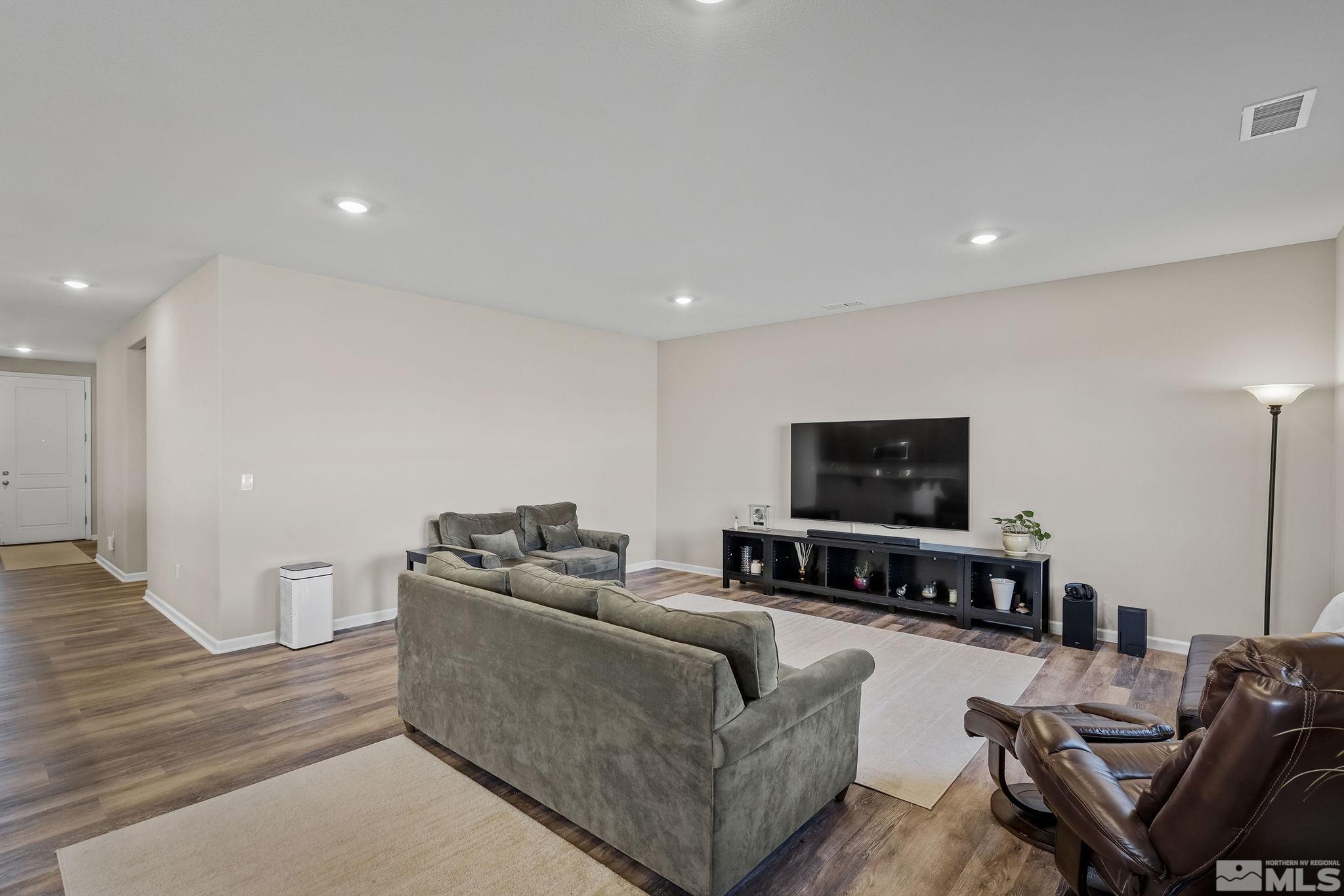 556 Beckwourth Drive Property Photo 5