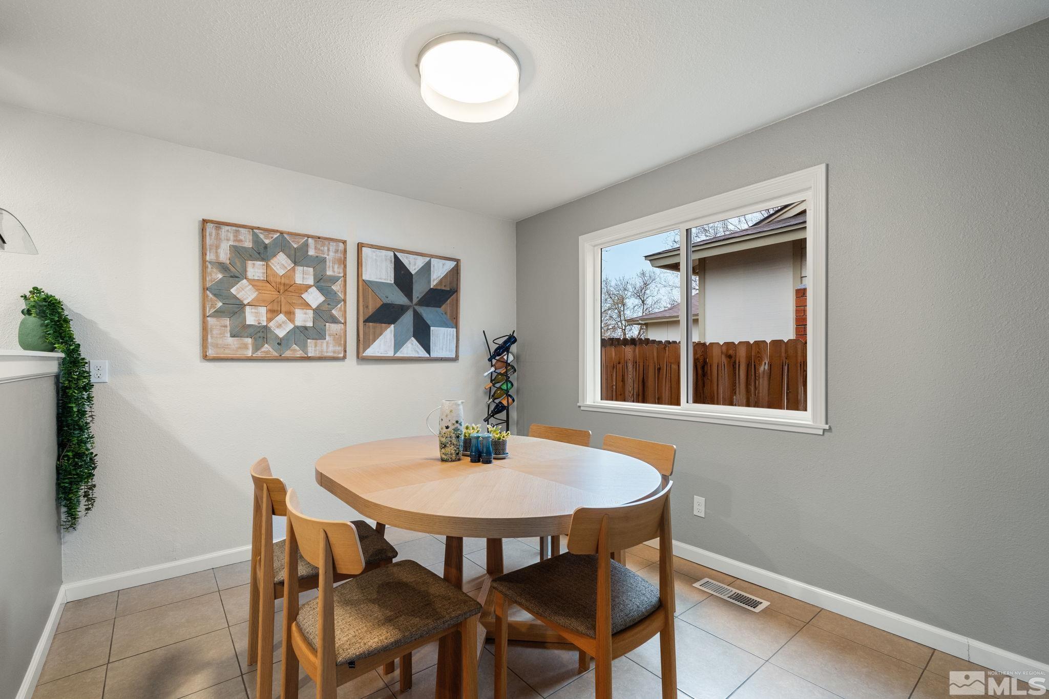 1475 Locksley Way Property Photo 13