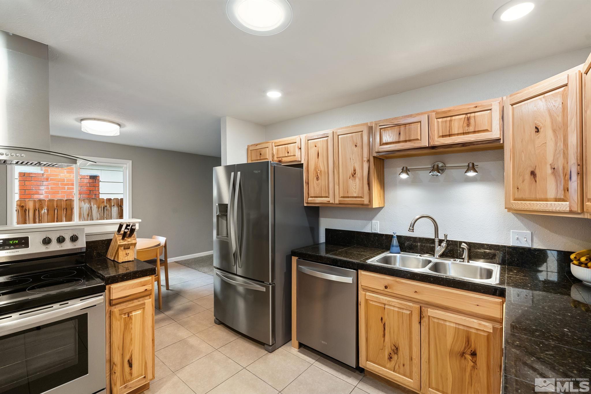 1475 Locksley Way Property Photo 16