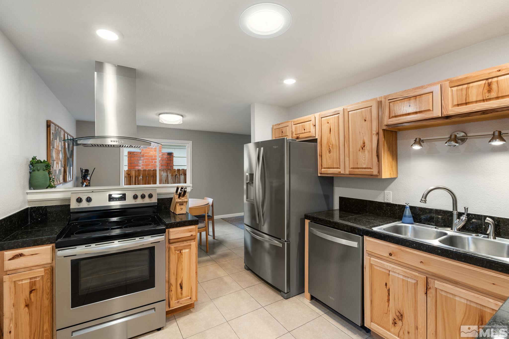 1475 Locksley Way Property Photo 17