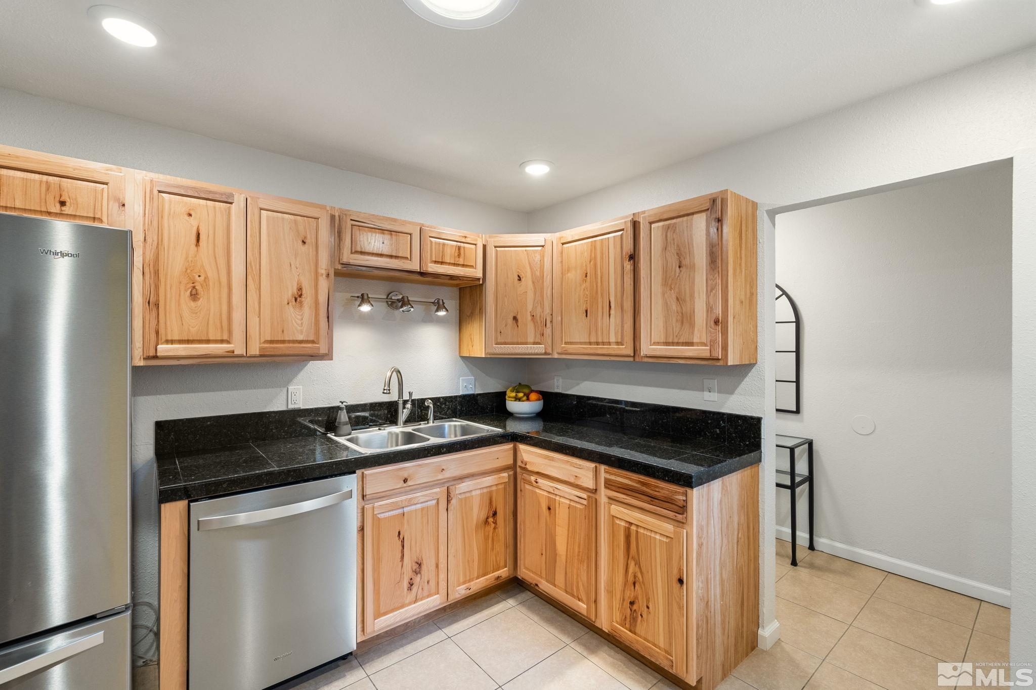 1475 Locksley Way Property Photo 19