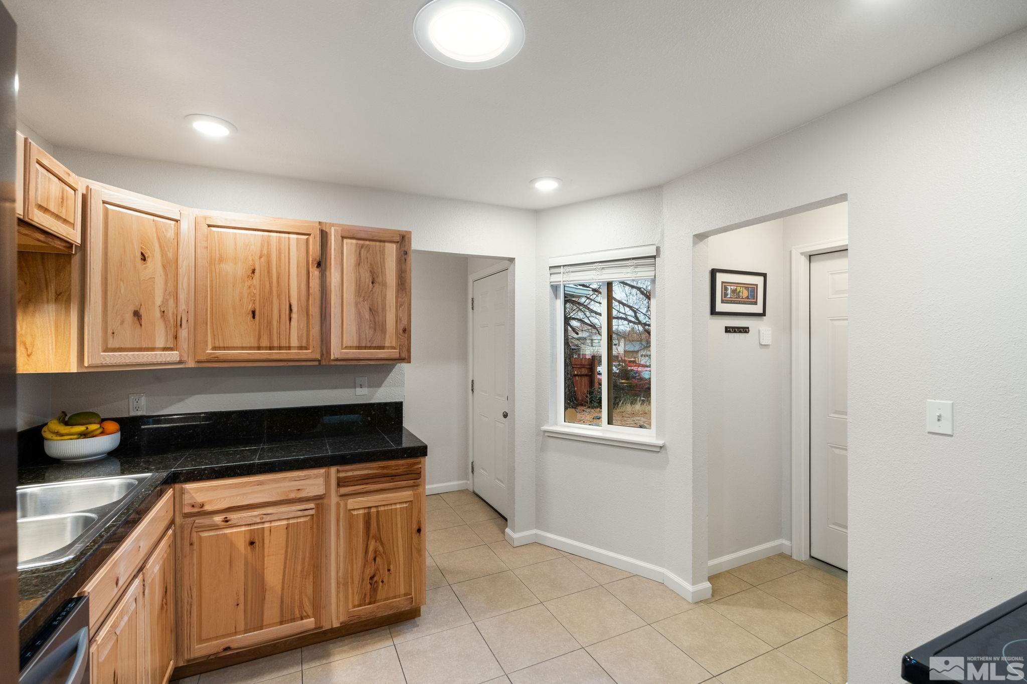 1475 Locksley Way Property Photo 20