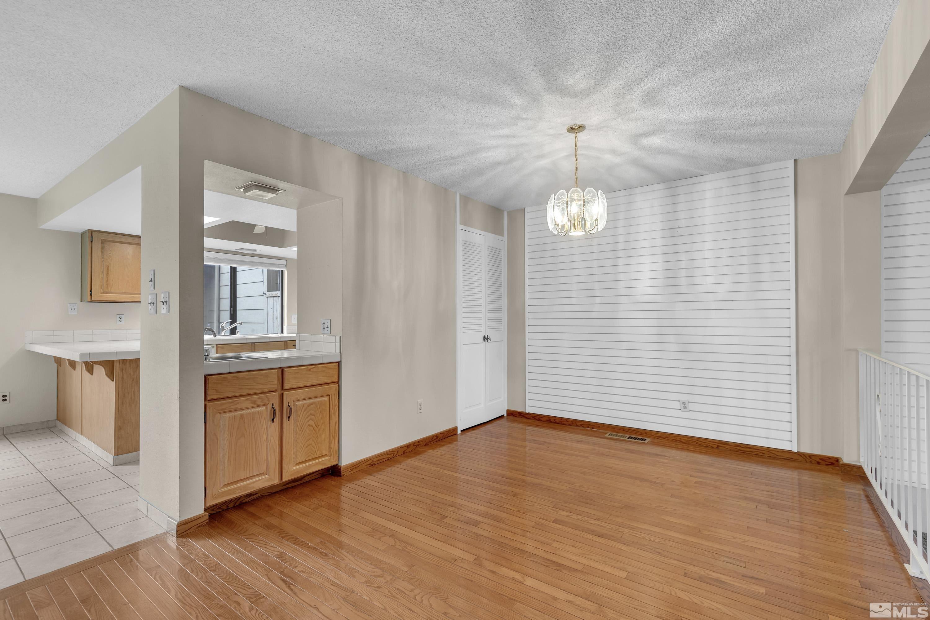 1465 Foster Dr Property Photo 3