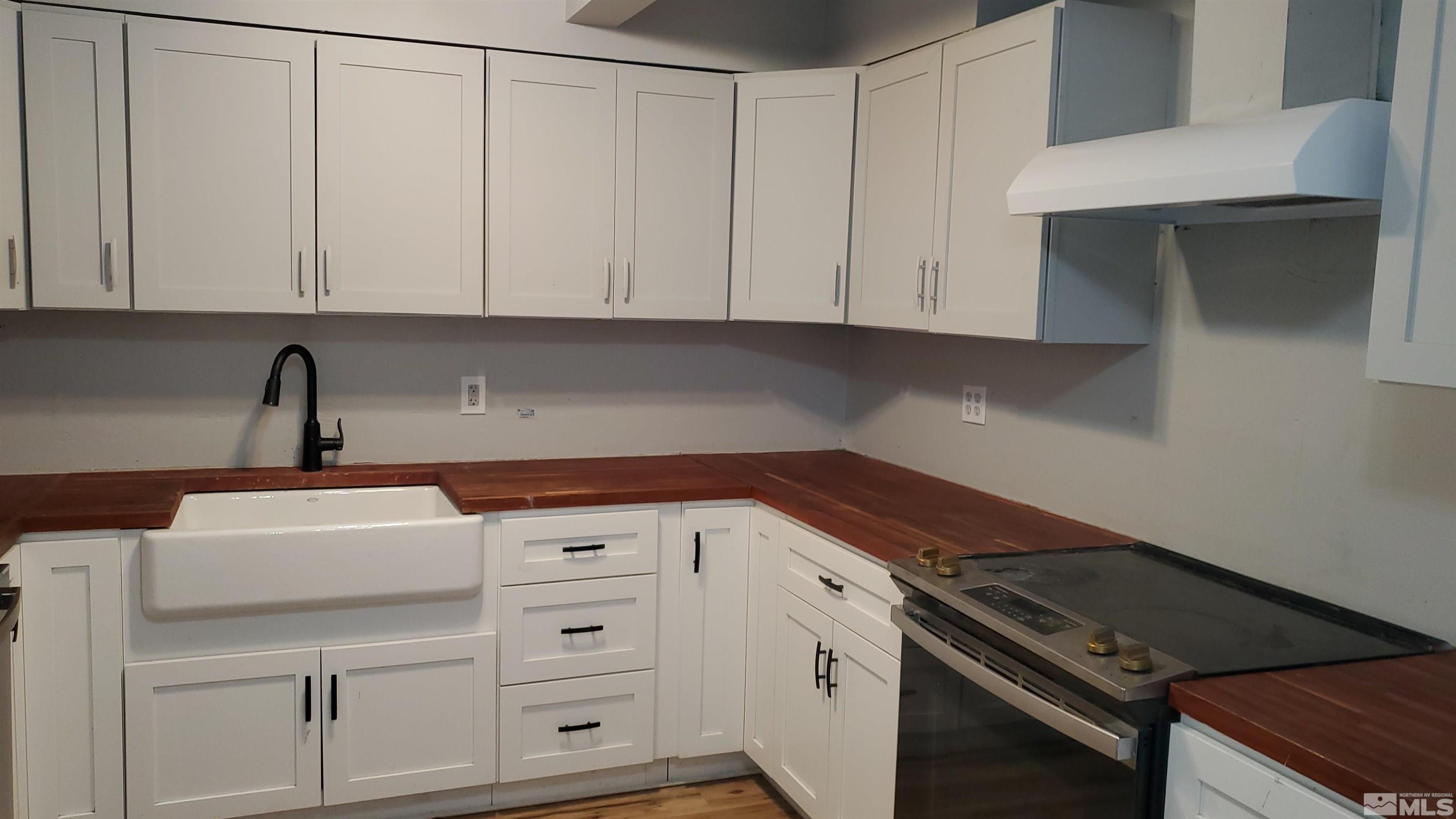 341 Baker Street Property Photo 6