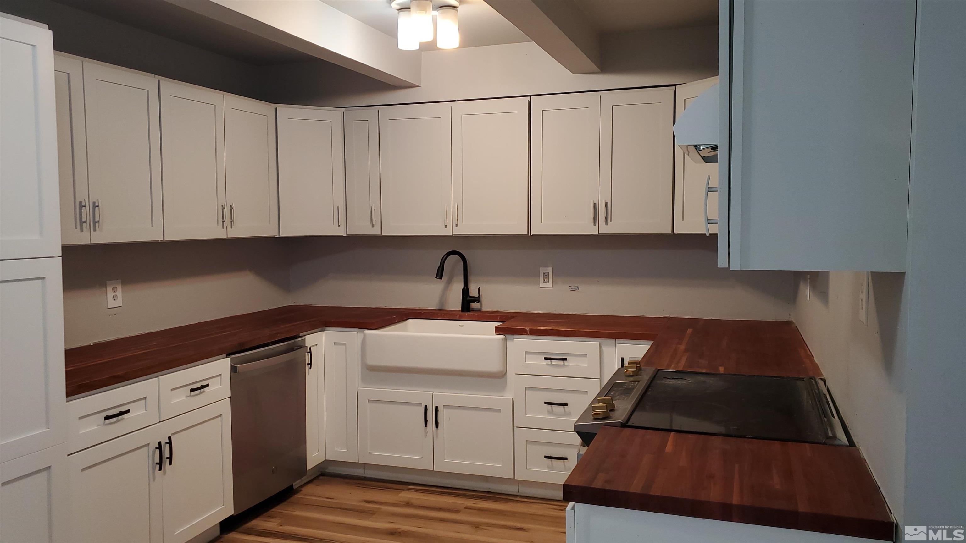 341 Baker Street Property Photo 7