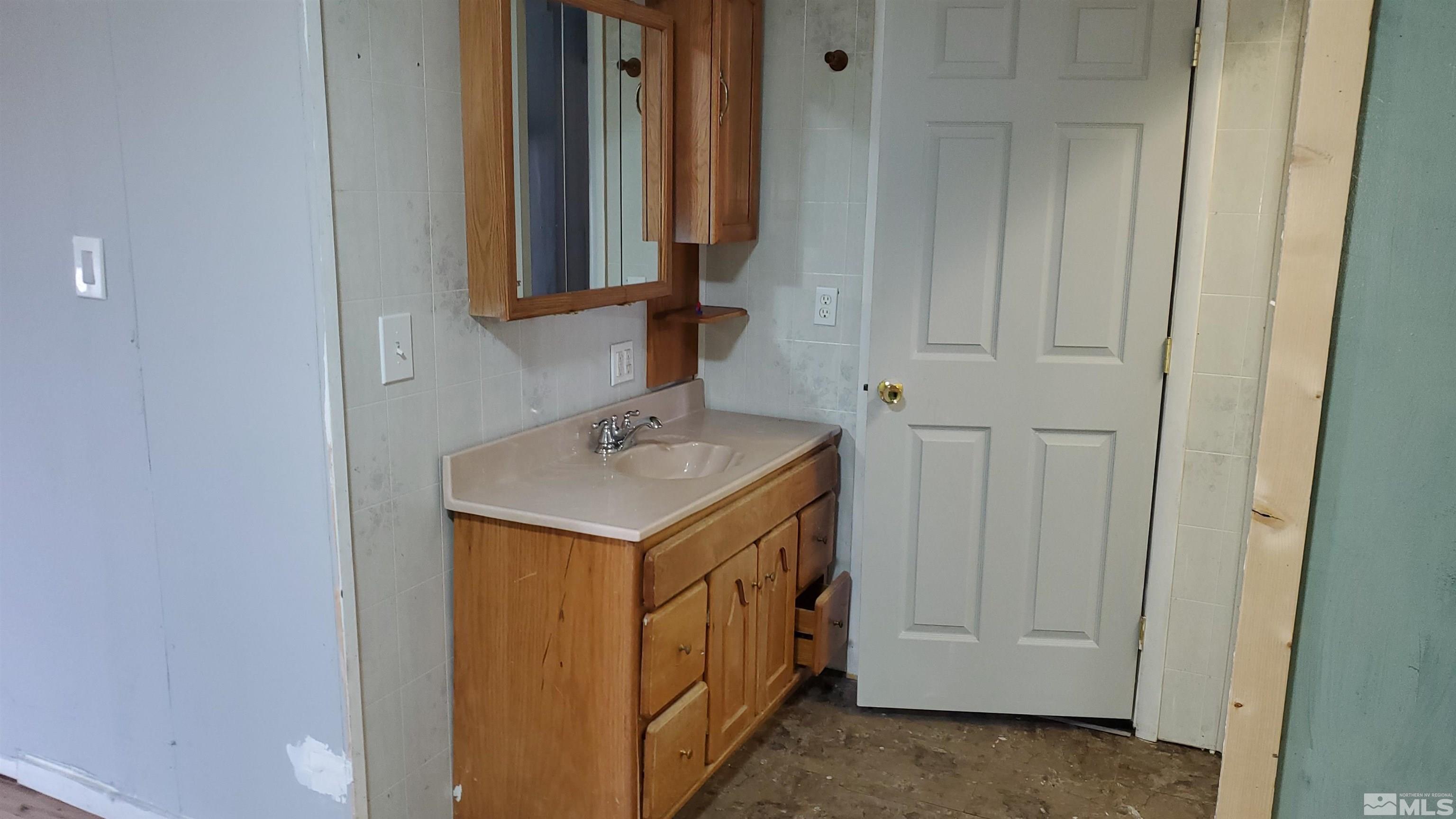 341 Baker Street Property Photo 18