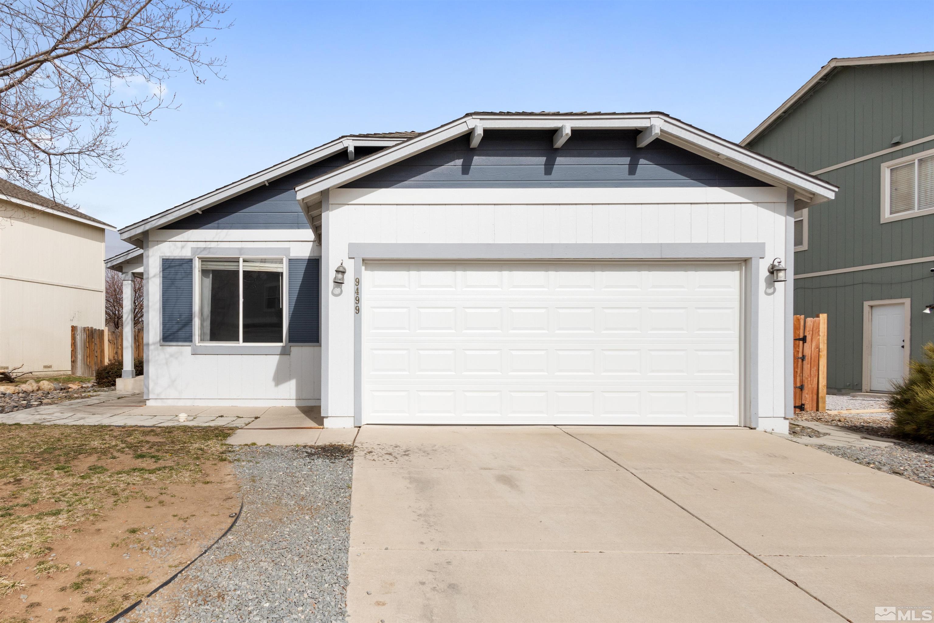 9499 Autumn Leaf Property Photo 1