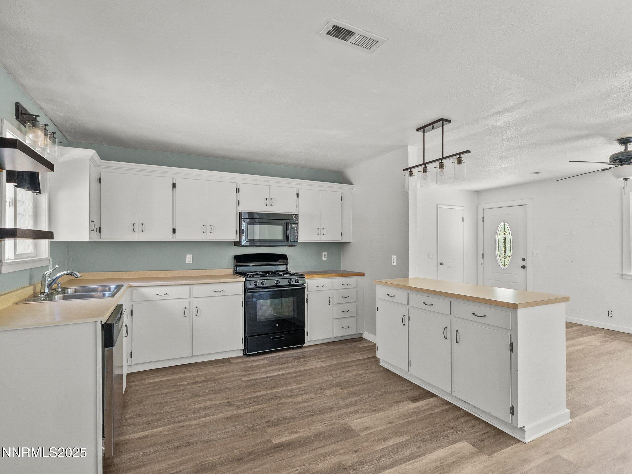 1713 Tionontati Street Property Photo 1