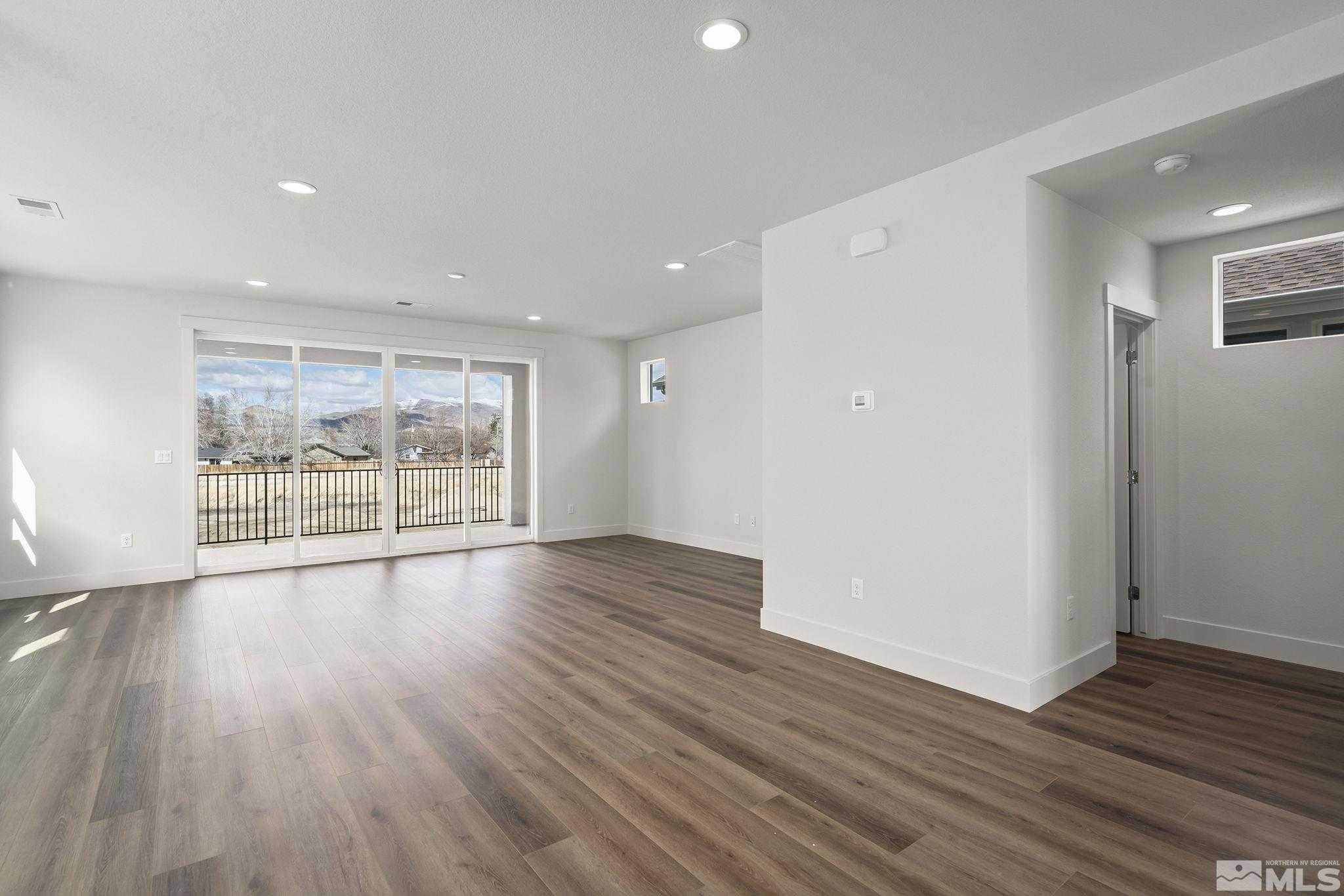 1152 Grove Street Property Photo 5