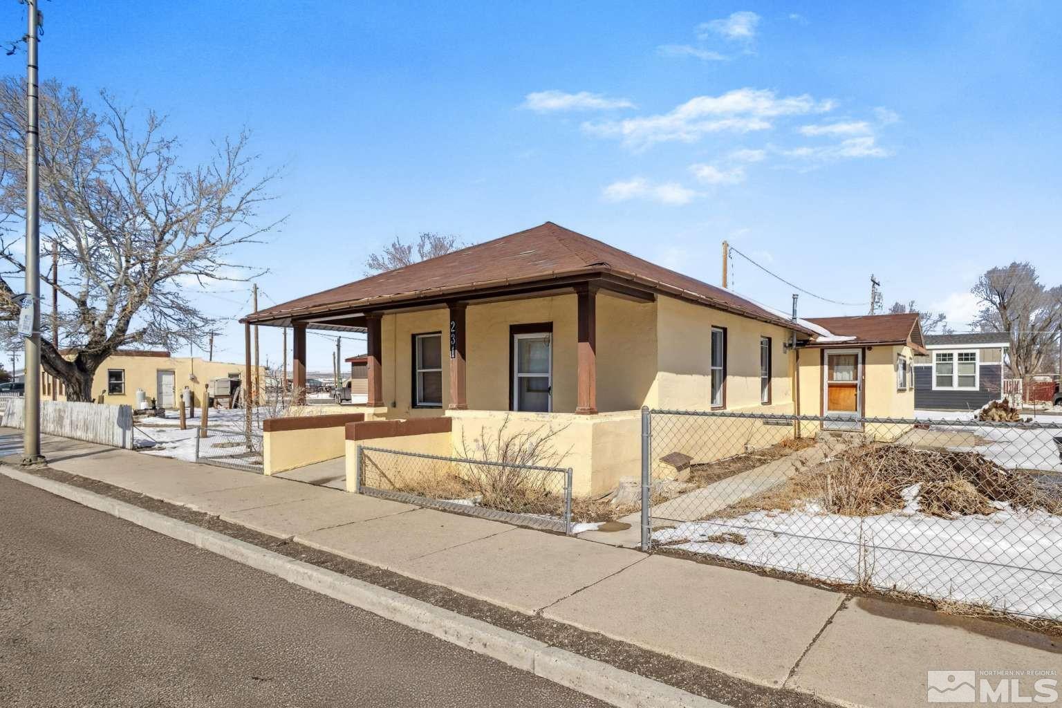 231 W 6th Street Property Photo 1