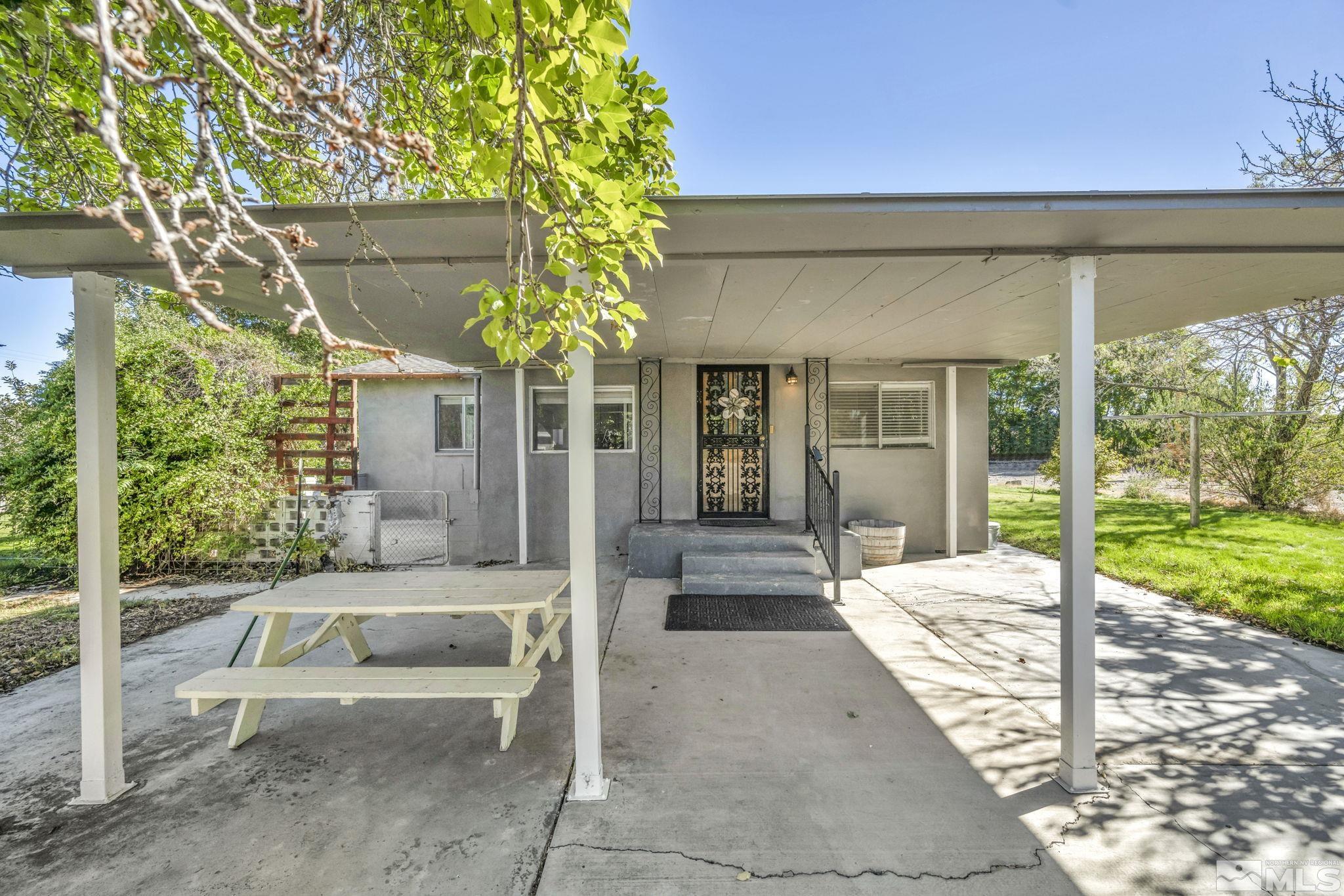 100 Marion St Property Photo