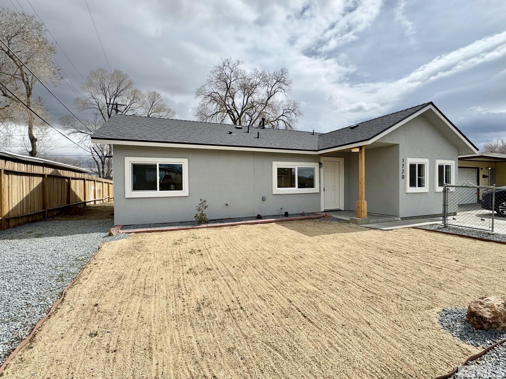 1720 Stratford Dr Property Photo