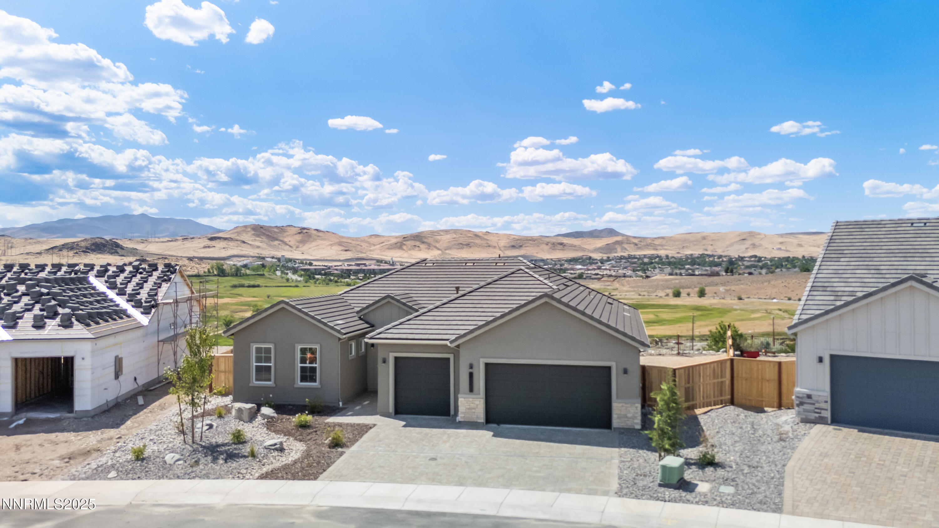 1325 Silver View Cir Property Photo 1