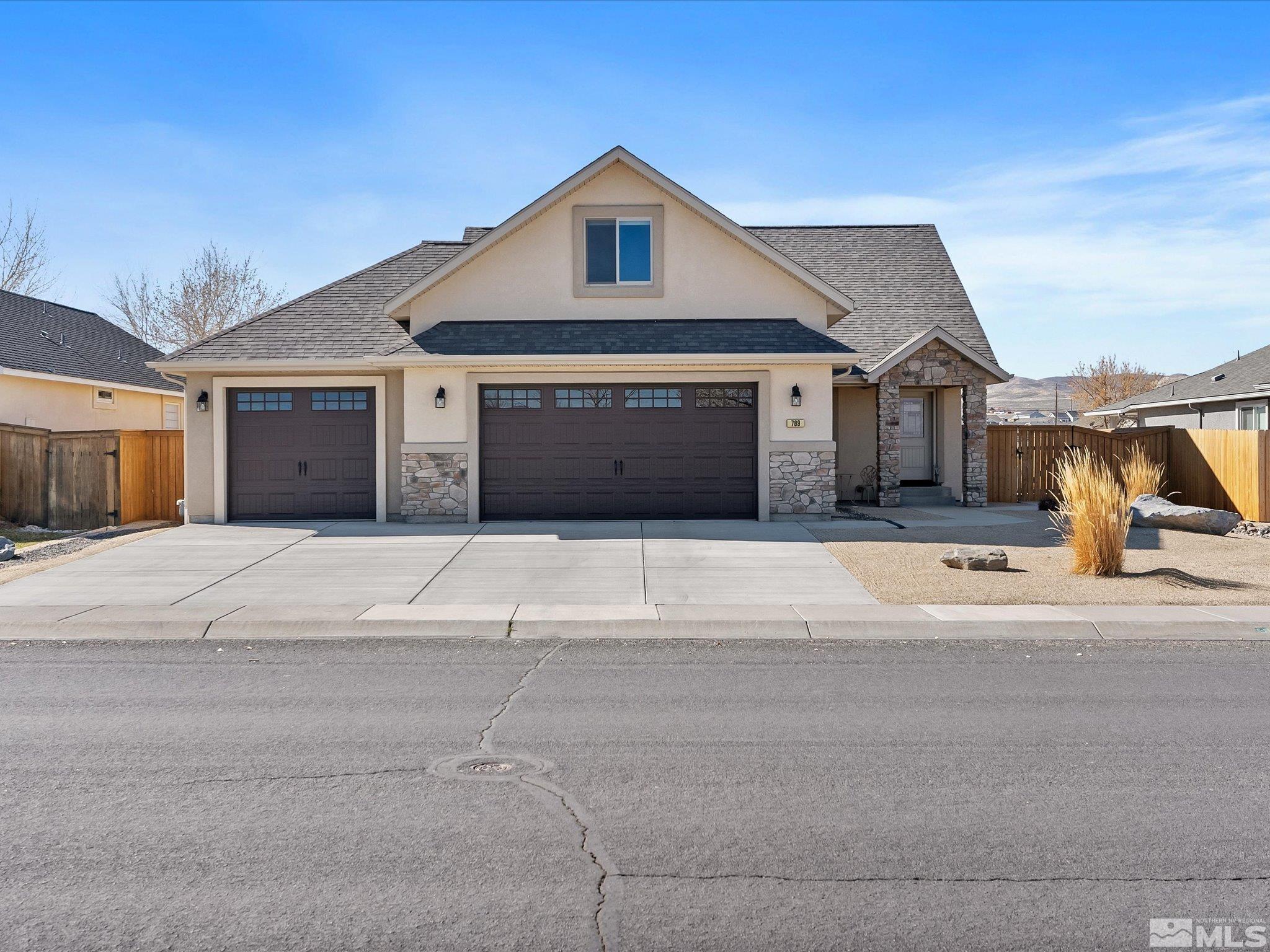 789 Divot Dr Property Photo