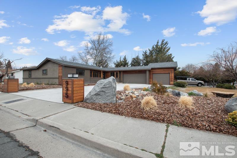 995 Skyline Boulevard Property Photo 1